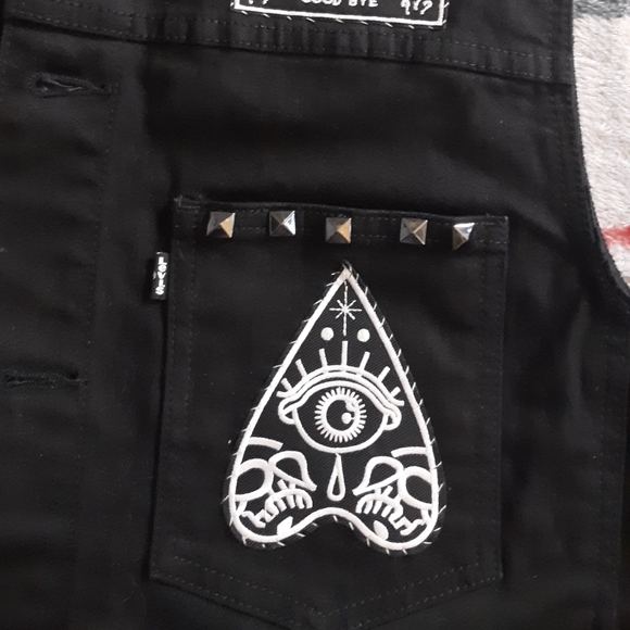 SOLD ❤️🔥Host Pick!❤️🔥Radass levis ouija board gothic horror vest! Black tag! - Picture 4 of 12